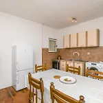 Ivan דירה *